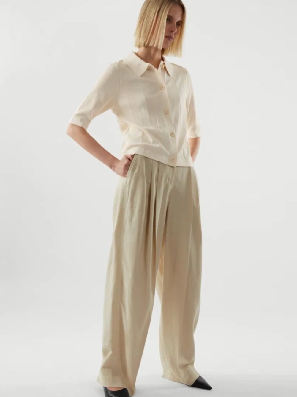 COS Pleated Linen Pants in Beige, size 2 - Picture 12 of 12
